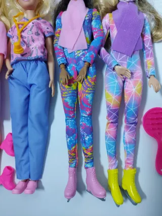 4 Barbie con accessori
