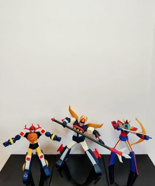 3 Bandai HG Robot - Trider G7, Daltanious, Raideen