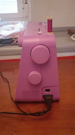 Máquina de coser Alfa Style 40 con 31 puntadas