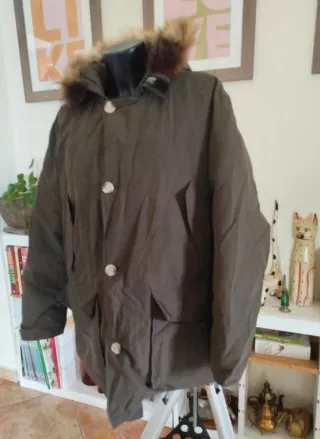 Parka Woolrich verde oliva con capucha