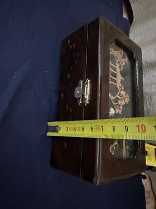 Joyero madera con incrustaciones doradas