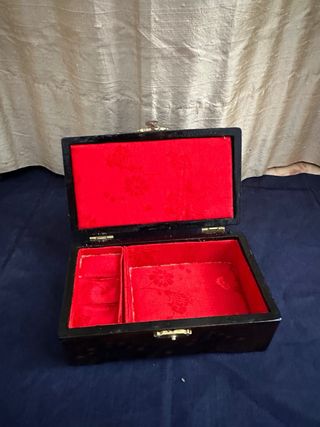 Joyero madera con incrustaciones doradas