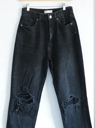 Pantalones vaqueros Zara Mommy Fit negros rotos