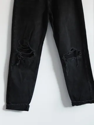 Pantalones vaqueros Zara Mommy Fit negros rotos