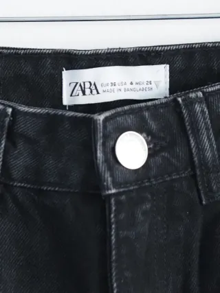 Pantalones vaqueros Zara Mommy Fit negros rotos