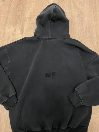 Sudadera Pull and Bear Negra