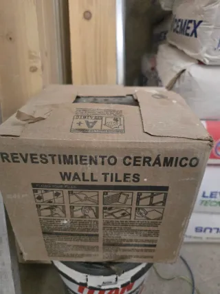 Baldosa negra brillante para pared , 1m2