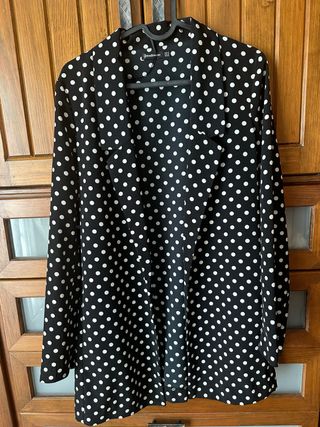 Americana Stradivarius lunares blancos