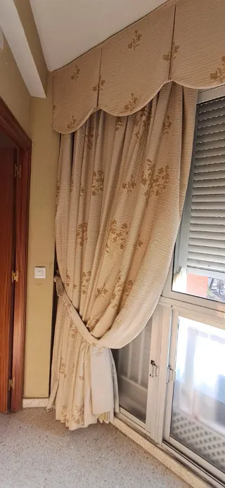 Cortinas de Salón Beige y Dorado