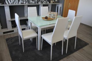 MESA EXTENSIBLE CON SEIS SILLAS