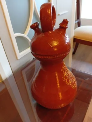 Botijo de barro con dibujos