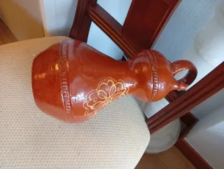 Botijo de barro con dibujos