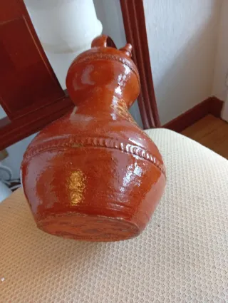Botijo de barro con dibujos