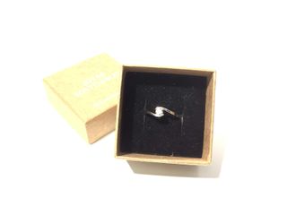 anillo oro 18k con piedra con diamante