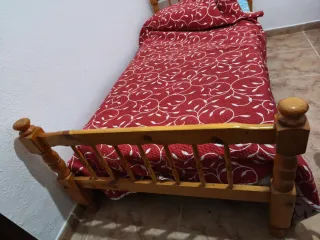 2 Camas Individuales Madera pino iguales y somier