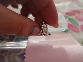 Charm Demogorgon Rojo y Plateado