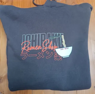 Sudadera marron con estampado de Naruto.