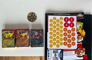 Kit Pokémon: Pikachu, Carmadura, Darkrai + Moneda