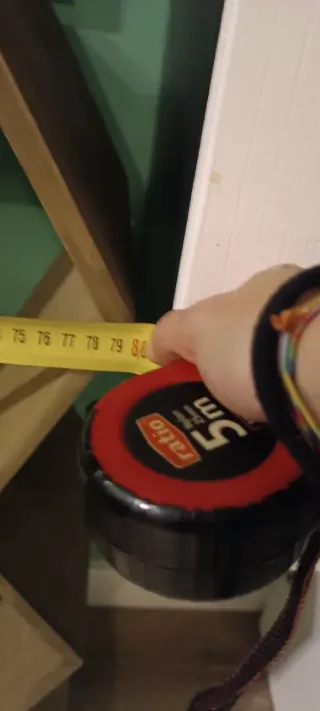 Estantería hexagonal de madera