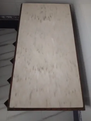 Mesa auxiliar de madera y mármol