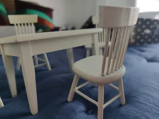Mesa y 4 Sillas Madera Blanca Escala 1:12