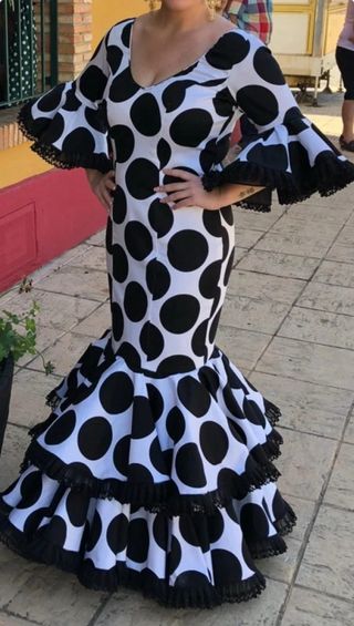 Vestido de flamenca en color blanco y negro