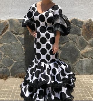Vestido de flamenca en color blanco y negro