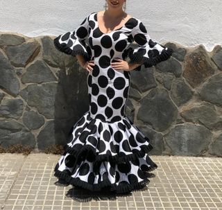 Vestido de flamenca en color blanco y negro