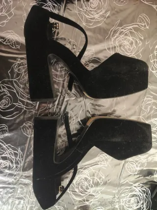 Zapatos Stradivarius Tacón Negro Terciopelo