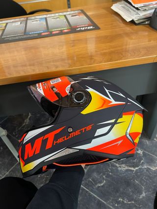 Casco MT Pedro Acosta