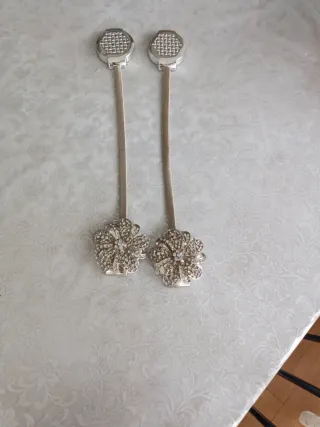 2 Abrazaderas para Cortinas, Flor Plateadas