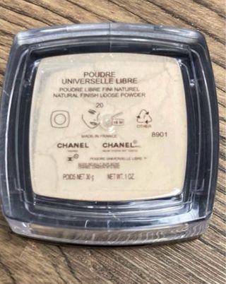 Chanel Polvos Compactos Dorados 020. No negociable