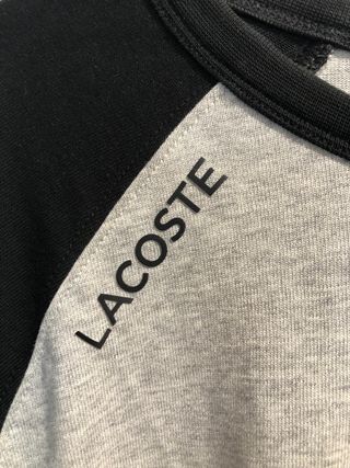 Camiseta manga larga Lacoste gris y negra