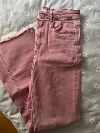 Pantalones rosas con rotos