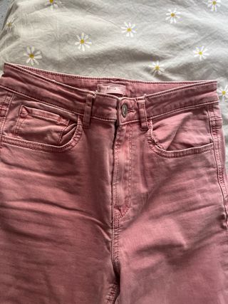 Pantalones rosas con rotos