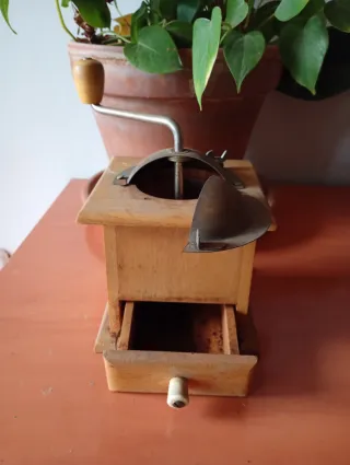 Molinillo de café antiguo madera y metal