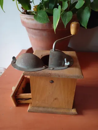Molinillo de café antiguo madera y metal