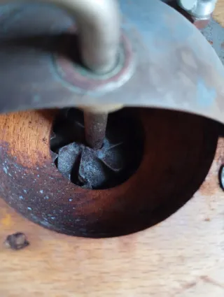 Molinillo de café antiguo madera y metal