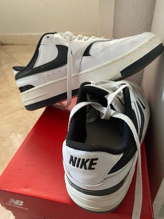 Deportivas Nike Talla 41 Blancas y Negras
