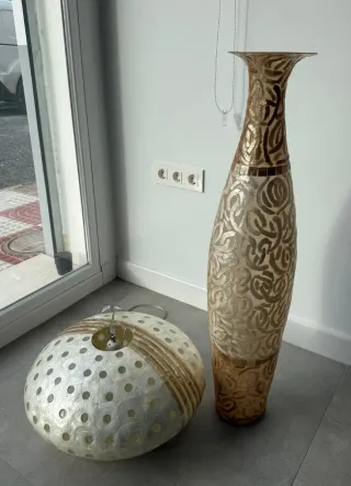 Jarrón y Lámpara Nacar Dorados y Blancos