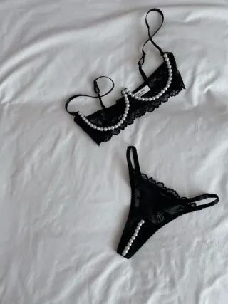 Completo intimo nero con perle