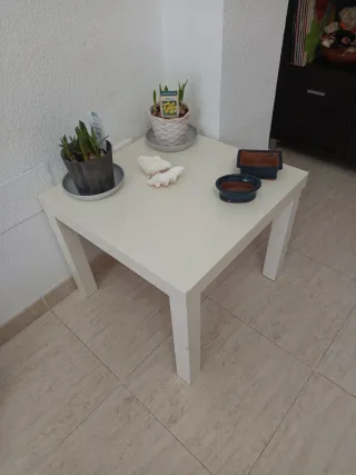 Mesa auxiliar blanca medidas 50x50.
