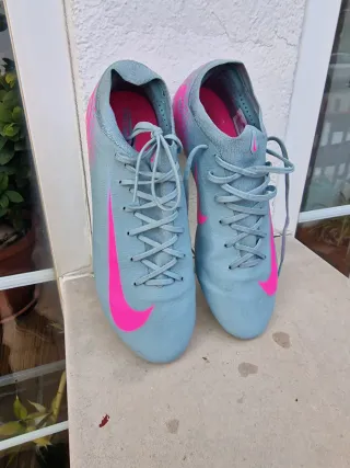 Botas de fútbol Nike talla 42.5