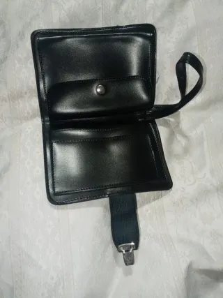 Cartera de mano negra