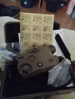 Linterna y Láser Rojo AN/PEQ nuevo Air soft