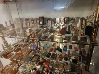 Collezione di accendini vari