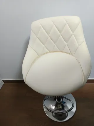 Taburete de barra blanco y plateado