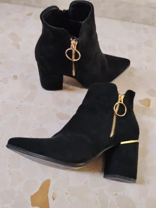 Botines negros tacón alto cremallera dorada talla