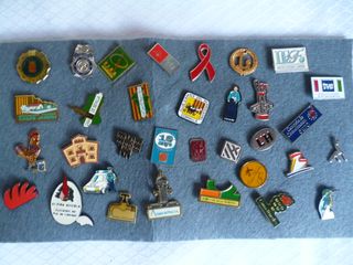 Colección de pins de diferentes motivos