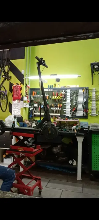 Reparación y venta de piezas de patinetes eléctric